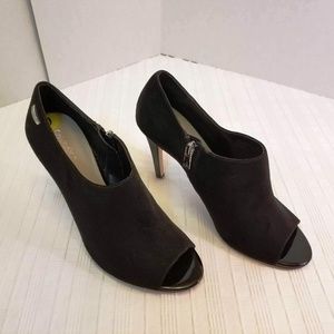 NWOB Calvin Klein Sioban Suede Booties. 9M (39EU)
